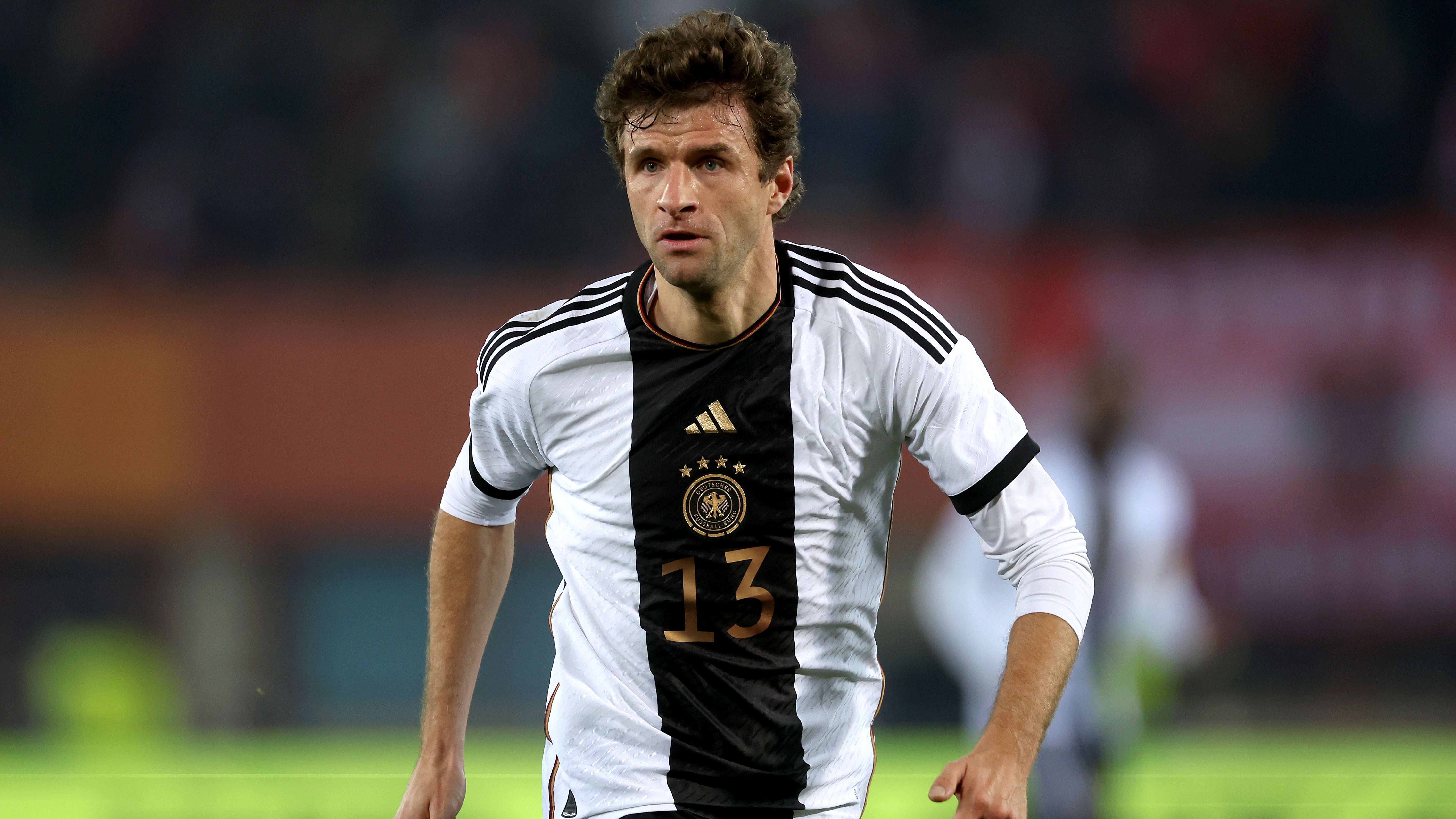 <strong>Nummer 13: Thomas Müller</strong><br>Verein: FC Bayern München<br>Position: Offensiver Mittelfeldspieler<br>Länderspiele: 126<br>Länderspiel-Tore: 45