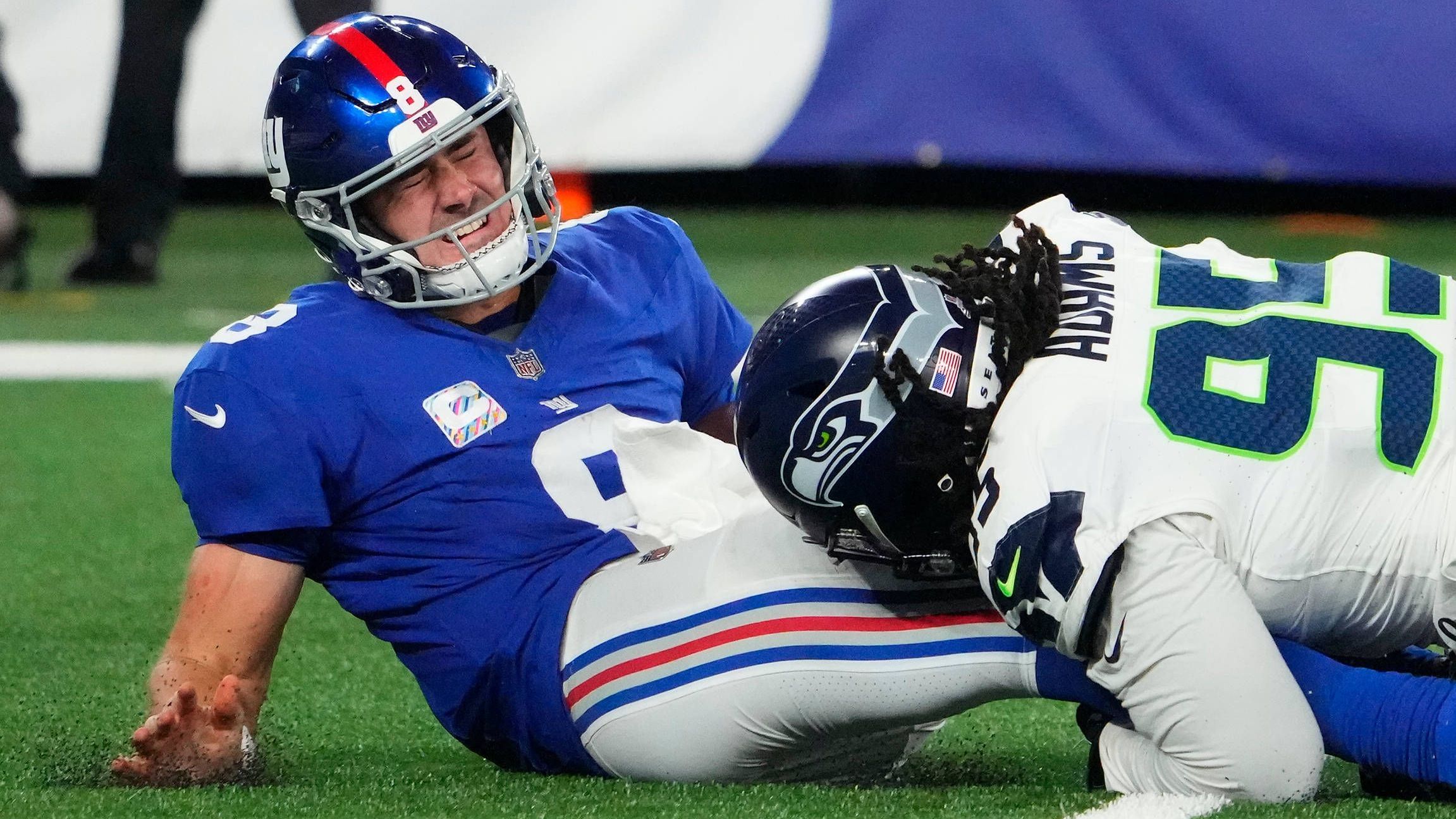 <strong>2. Platz: New York Giants</strong><br>Zugelassene Sacks: 85<br>Raumverlust durch zugelassene Sacks: <strong>465 Yards</strong><br>Spieler: Tommy DeVito (37; 196 Yards), Daniel Jones (30; 167 Yards), Tyrod Taylor (17; 94 Yards), Parris Campbell (1; 8 Yards)