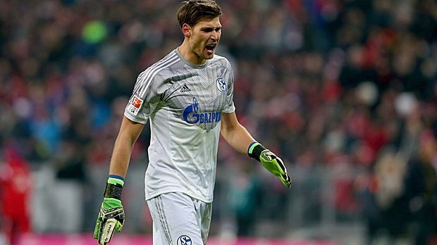 
                <strong>Fabian Giefer (FC Schalke 04)</strong><br>
                FC Schalke 04: Fabian Giefer (Adduktorenverletzung). Der zweite Torwart der "Knappen" wurde auch zum wiederholten Male operiert. So kann er Ralf Fährmann den Platz im Schalker Tor nicht streitig machen und fällt bis mindestens Ende September aus.
              