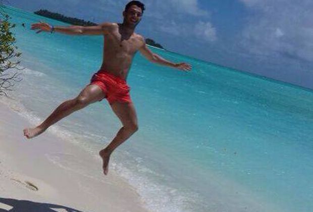 
                <strong>Tolgay Arslan </strong><br>
                Nach der turbulenten HSV-Saison genießt Arslan seinen Traumurlaub auf den Malediven. 
              