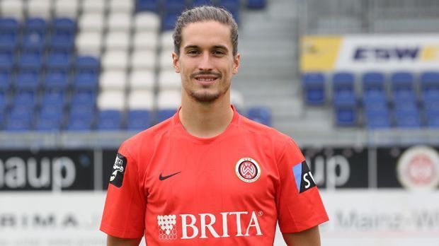 
                <strong>Jonatan Kotzke</strong><br>
                Mittelfeld: Jonatan Kotzke (SV Wehen Wiesbaden).
              