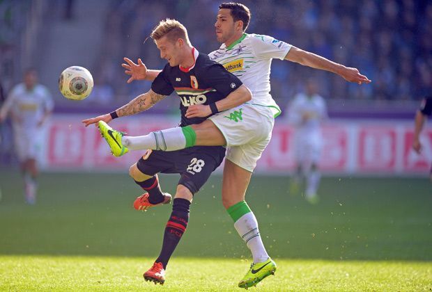 
                <strong>Borussia Mönchengladbach - FC Augsburg 1:2</strong><br>
                Borussia Mönchengladbach gegen den FC Augsburg - ein Nachbarduell um die europäischen Plätze. Mit dem besseren Start für die Gastgeber - Raffael bringt die Fohlen mit 1:0 in Führung.
              