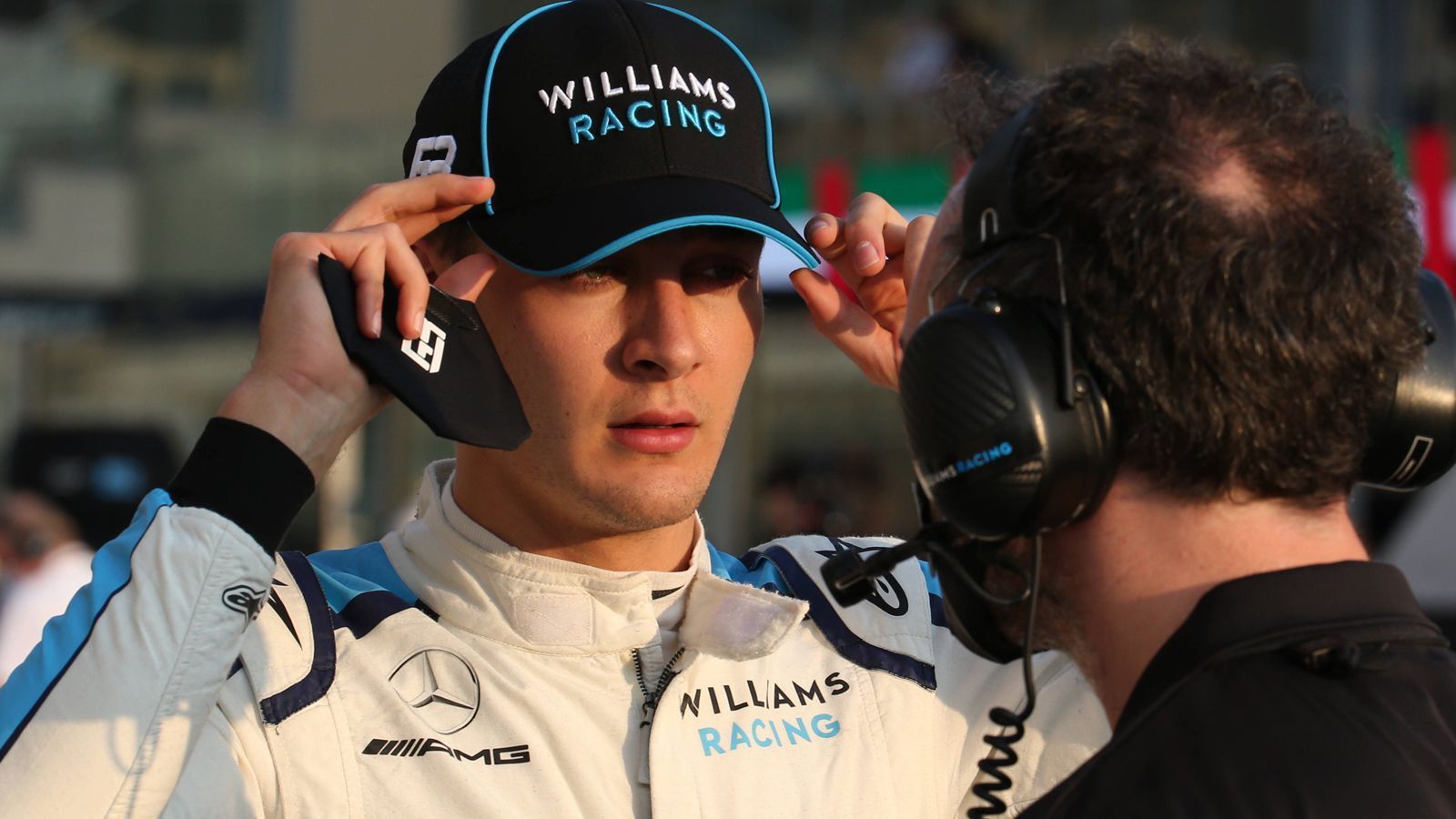 
                <strong>Der Streber</strong><br>
                George Russell, das Toptalent. Im Williams ist er sportlich chancenlos, hat aber seinen Teamkollegen Nicholas Latifi im Griff. In Bahrain zeigt er schließlich als Ersatz von Hamilton im Mercedes, was er drauf hat. Ist bei den Silberpfeilen der Mann der Zukunft. ran.de-Note: 2
              