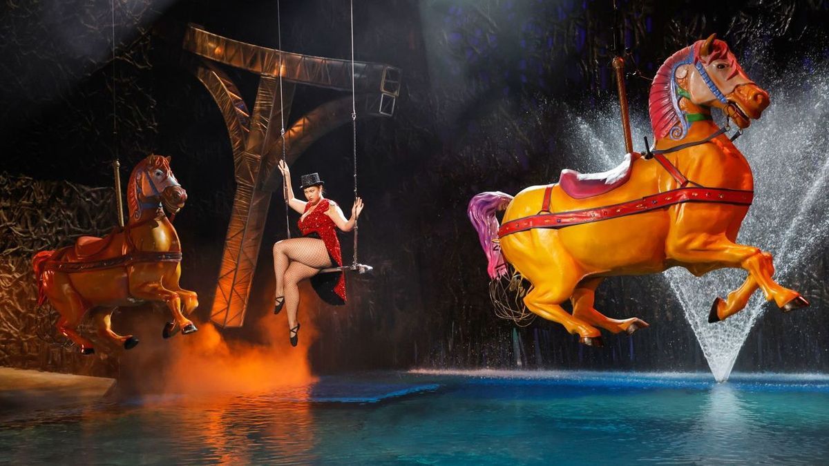 Vivien tut sich auf dem Trapez beim "Cirque du Soleil"-Shooting im GNTM-Halbfinale 2023 schwer.