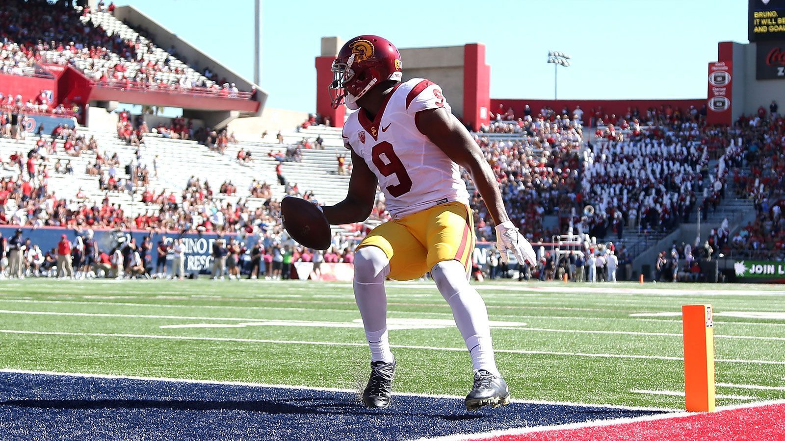 
                <strong>Wide Receiver: Die besten drei Colleges</strong><br>
                Platz 1: USCu.a. JuJu Smith-Schuster (Foto), Mike Williams, Marqise Lee, Dwayne JarrettPlatz 2: Ohio Stateu.a. Michael Thomas, Ted Ginn Jr., David BostonPlatz 3: Florida Stateu.a. Kelvin Benjamin, Rashad Greene, Peter Warrick
              