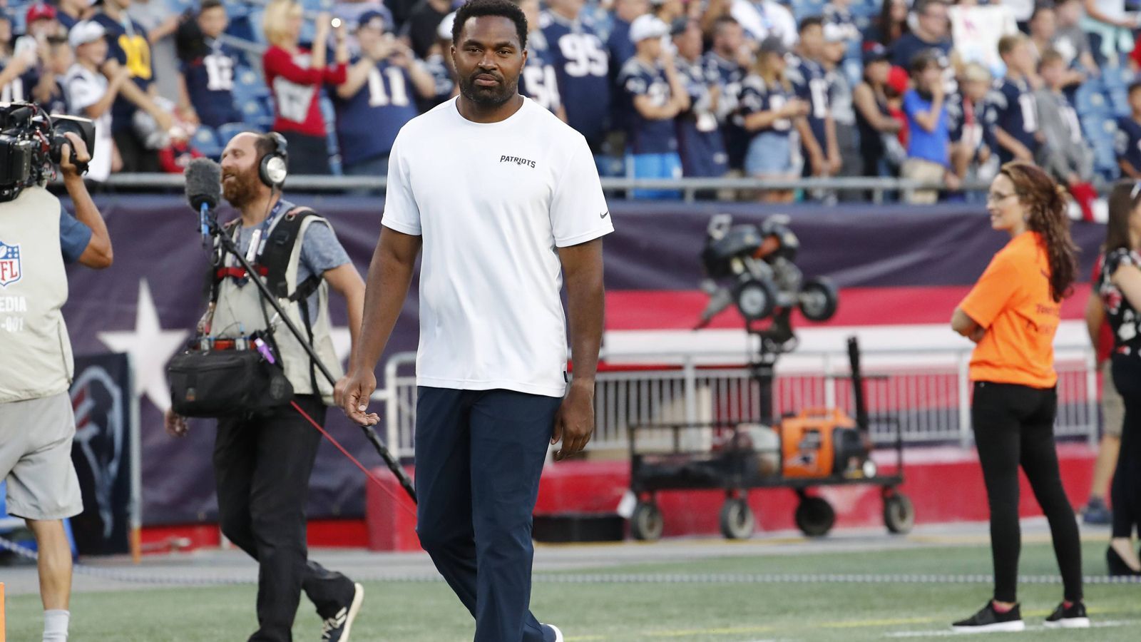 
                <strong>Inside Linebackers Coach</strong><br>
                Einst hat Bill Belichick Jerod Mayo als Linebacker beim Draft ausgewählt. Inzwischen ist der 34-Jährige der Inside Linebackers Coach der Patriots. Seine Premiere auf diesem Posten gab Mayo in der Saison 2019.
              