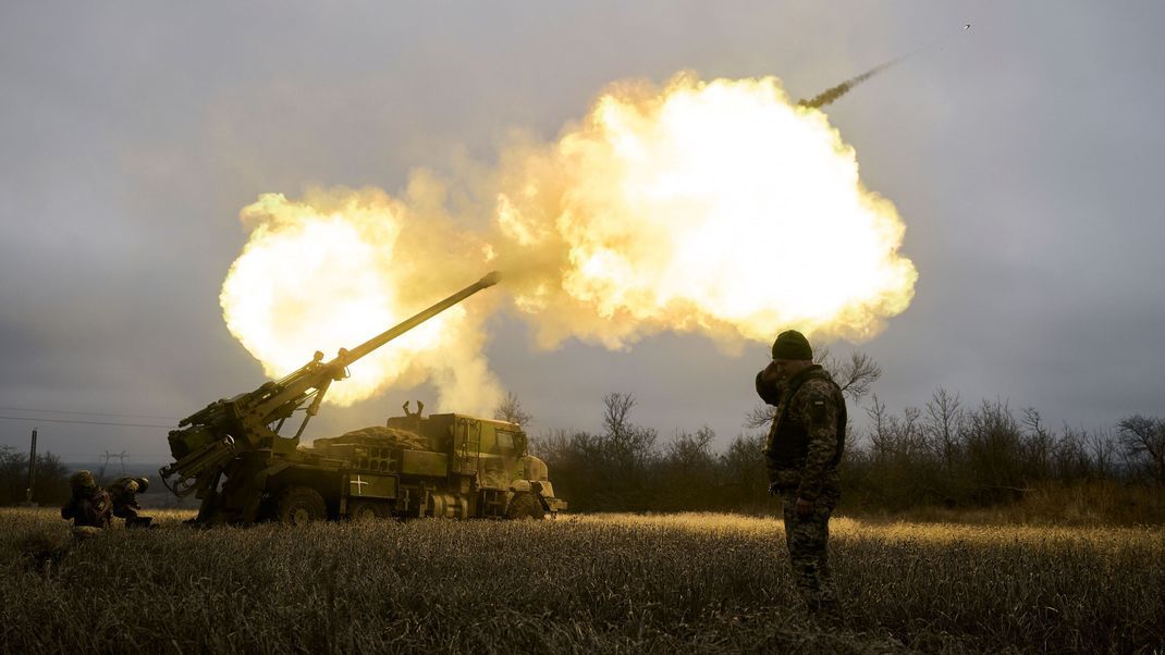 Bei einem ukrainischen Raketenangriff sollen hunderte russische Soldaten ausgeschaltet worden sein.