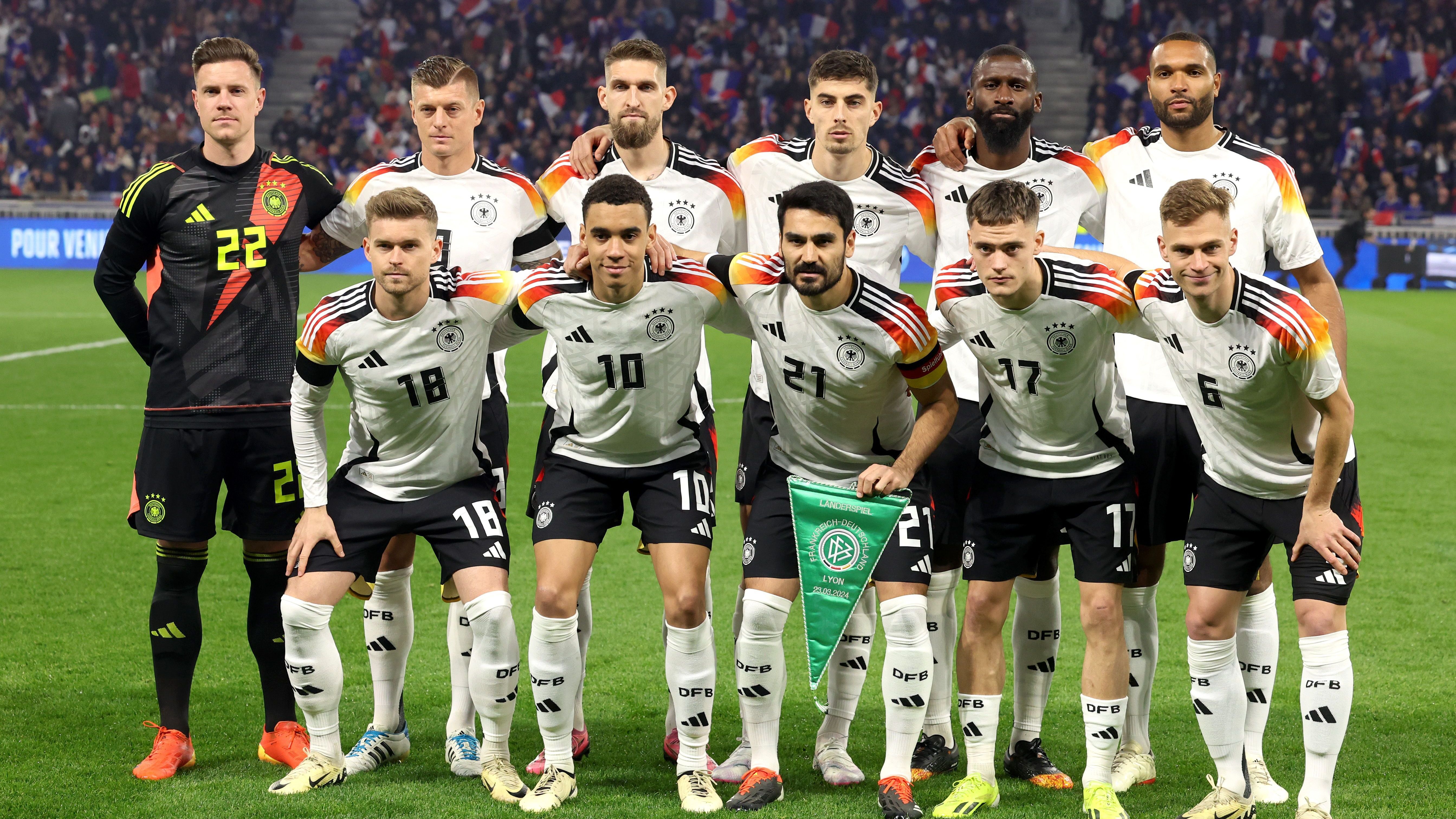 <strong>Die Schulabschlüsse der DFB-Stars</strong><br>Die meisten deutschen Nationalspieler, die für die Europameisterschaft im Kader stehen, waren auch sehr gute Schüler. <strong><em>ran</em></strong> verrät die Schulabschlüsse der DFB-Stars (Quelle: fussballfieber.de).