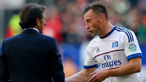 
                <strong>Ivica Olic (Hamburger SV)</strong><br>
                Ivica Olic (Hamburger SV, fünf Einsätze, 93 Minuten): Für den Kroaten läuft es in dieser Saison nicht rund. Zunächst traf der Stürmer des HSV nicht, jetzt spielt er nicht mehr und auch in Zukunft scheint der Kroate keine wirkliche Alternative für HSV-Coach Bruno Labbadia zu sein. Deshalb spricht Olic auch schon ganz offen darüber, die Hanseaten im Winter verlassen zu wollen, um seine EM-Chancen zu wahren.
              