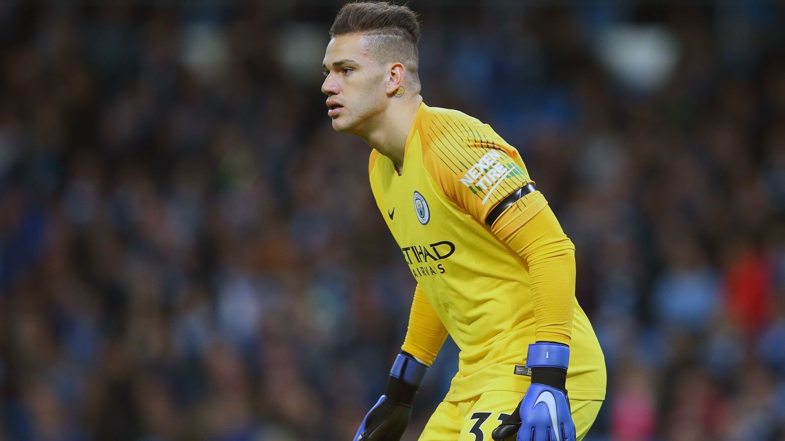 
                <strong>Tor - Ederson</strong><br>
                Verein: Manchester CitySaisoneinsätze in der Premier League:35Spiele ohne Gegentreffer: 18
              