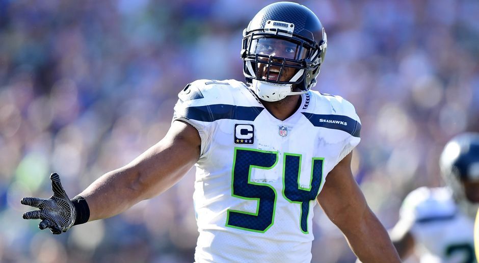 
                <strong>Inside Linebacker: Bobby Wagner (Seattle Seahawks)</strong><br>
                Die "Legion of Boom" machte ihrem Namen in dieser Saison nicht immer Ehre. Auch weil sie durch mehrere Verletzungen geschwächt wurde. Die größte Konstante in der Seahawks-Defense ist aber Bobby Wagner. Insgesamt 115 Tackles hat er bereits beigesteuert - nur drei NFL-Spieler sind noch besser. Auch wenn er gerade mit Oberschenkelproblemen zu kämpfen hat, bekommt er seinen Platz in unserer Pro-Bowl-Defense.
              