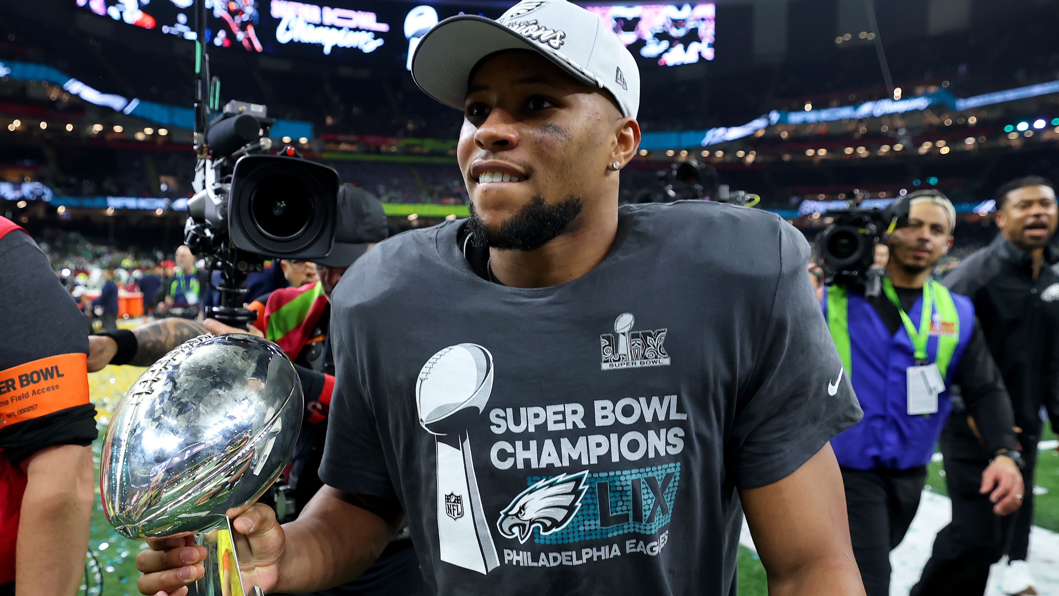 <strong>6. Platz: Saquon Barkley</strong><br>Position: <strong>Running Back</strong><br>Aktuelles Team: <strong>Philadelphia Eagles</strong><br>Absolvierte Spiele in den letzten drei Jahren: <strong>46</strong><br>Rushing Touchdowns in diesem Zeitraum: <strong>29</strong>
