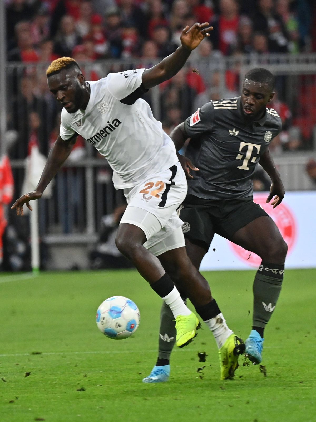 28.09.2024, xjrdrx, Fussball 1.Bundesliga, FC Bayern Muenchen - Bayer 04 Leverkusen emspor, v.l. Victor Boniface (Bayer Leverkusen), Dayot Upamecano of Bayern München (DFL DFB REGULATIONS PROHIBIT ...