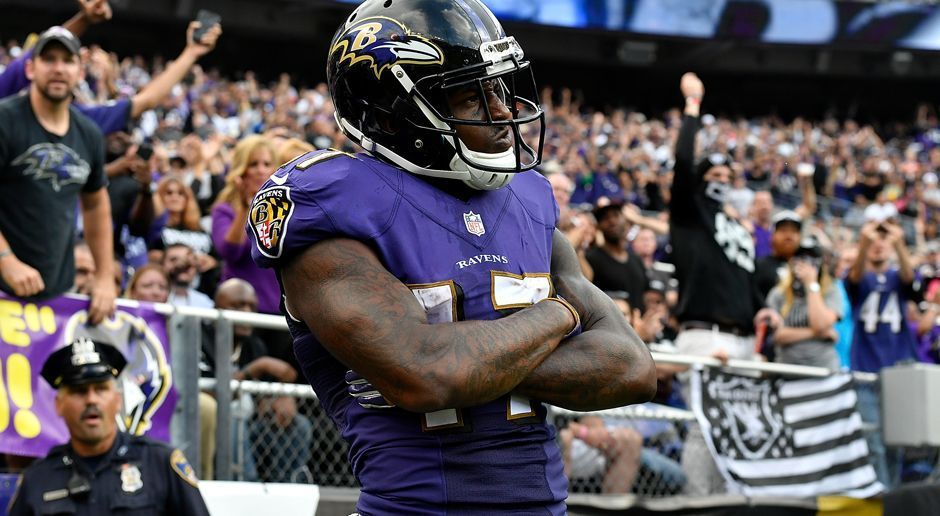 
                <strong>Mike Wallace und Joe Flacco bei Baltimore Ravens</strong><br>
                Was für ein Auftakt für die Baltimore Ravens gegen die Pittsburgh Steelers am 9. Spieltag! An der eigenen Endzone beginnt Quarterback Joe Flacco einen Spielzug, der in die Franchise-Historie eingeht: Seinen Pass vollendete Mike Wallace zum Touchdown zum 7:0. Einen 95-Yards-Passspielzug hat es bei den Ravens zuvor noch nie gegeben. Für Flacco war es zudem der längste Pass seiner Karriere. Für die Steelers war es die längste zugelassene Reception seit 1966.
              