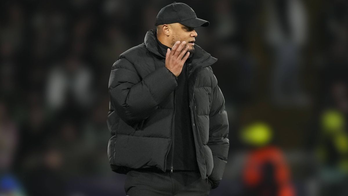 Bayern Munich Head Coach Vincent Kompany on the touchline at Celtic Park Celtic v Bayern Munich, UEFA Champions League, Knockout Round Play-offs, First Leg, Football, Celtic Park, Glasgow, UK - 12 ...