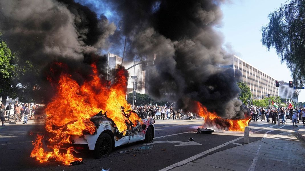 In Los Angeles kam es bei Demonstrationen zu Ausschreitungen.