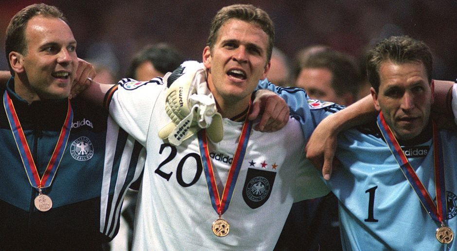 
                <strong>Oliver Bierhoff</strong><br>
                Die weitere Geschichte ist bekannt: Während aus Bierhoff ein Europameister, italienischer Meister und Torschützenkönig wird, gewinnt der HSV bis heute keinen Titel mehr.
              