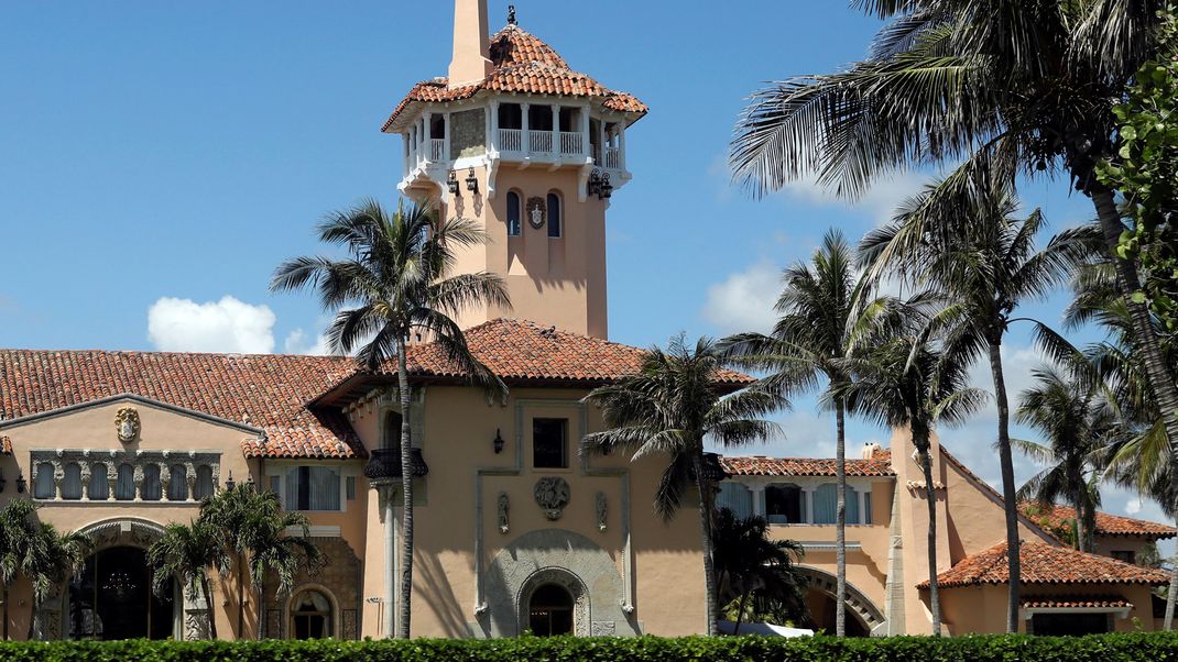 Nach kistenweise verbotenen Geheimakten sollen in Mar-a-Lago nun israelische Artefakte aufgetaucht sein, die längst hätten zurückgegeben worden sein sollen.