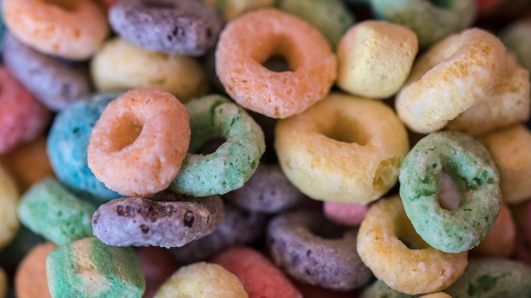 Archivbild: Schön bunt, aber auch reich an Zucker: Die meisten Kinder-Cerealien übersteigen die WHO-Richtwerte von 12,5 g auf 100 g. 