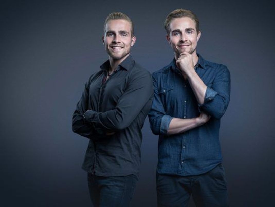 Ausgeschlafene Zwillinge! Levi (links) und Nick Kolbe bieten gesundheitsbezogene Schlafberatung an, betreiben ein Bettenfachgeschäft in Hannover und die Online-Marke Nox Brothers.