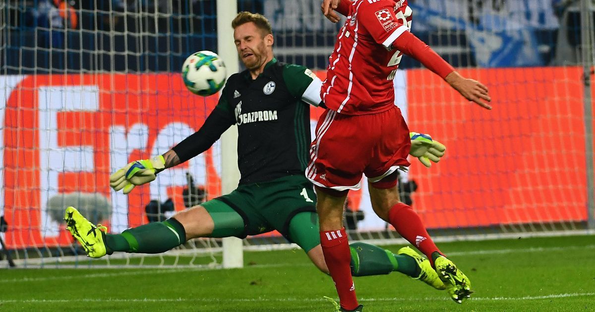 
                <strong>Ralf Fährmann (FC Schalke 04)</strong><br>
                Ralf Fährmann (FC Schalke 04): Der Schalker Keeper verhält sich gewohnt souverän und zuverlässig. In der 8. Minute zeigt er eine erste Glanztat nach Torschuss von James, kurz später wehrt er mit dem Gesicht ab. Beim Elfmeter-Tor durch Robert Lewandowski ist Fährmann machtlos. Auch beim dritten Gegentor ist Fährmann nichts vorzuwerfen, das ist ein Fehler in der Abwehrarbeit. ran-Note: 
              