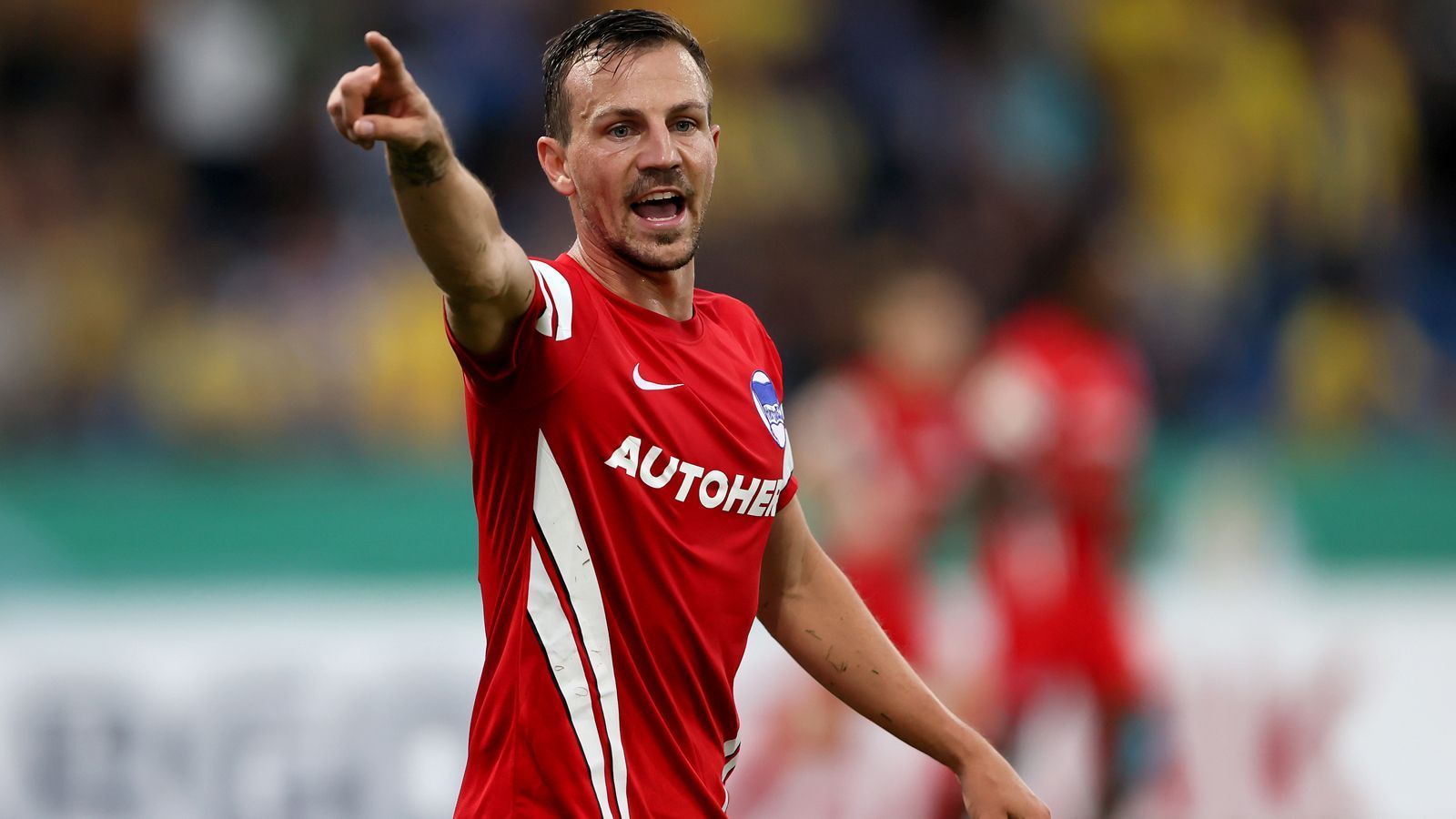 
                <strong>Vladimir Darida</strong><br>
                Ebenfalls als "gesprächsbereit" wird Herthas Haltung in der Personalie Vladimir Darida eingestuft. Der 32-jährige Tscheche war unter dem neuen Trainer Sandro Schwarz in der laufenden Saison bislang nur als Teilzeit-Arbeiter gefragt. Nachdem der Routinier zuvor bei den Berlinern jahrelang Stammspieler war, dürfte er diesen Status nun eingebüßt haben. Daridas Vertrag bei der Hertha läuft nur noch bis 2023.
              