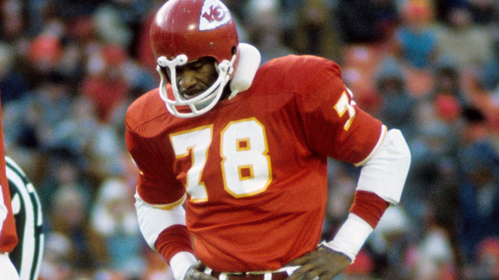 <strong>Kansas City Chiefs</strong><br>
                3:&nbsp;Jan Stenerud<br>16:&nbsp;Len Dawson<br>18:&nbsp;Emmitt Thomas<br>28:&nbsp;Abner Haynes<br>33:&nbsp;Stone Johnson<br>36:&nbsp;Mack Lee Hill<br>58:&nbsp;Derrick Thomas<br>63:&nbsp;Willie Lanier<br>78:&nbsp;Bobby Bell (im Bild)<br>86:&nbsp;Buck Buchanan
