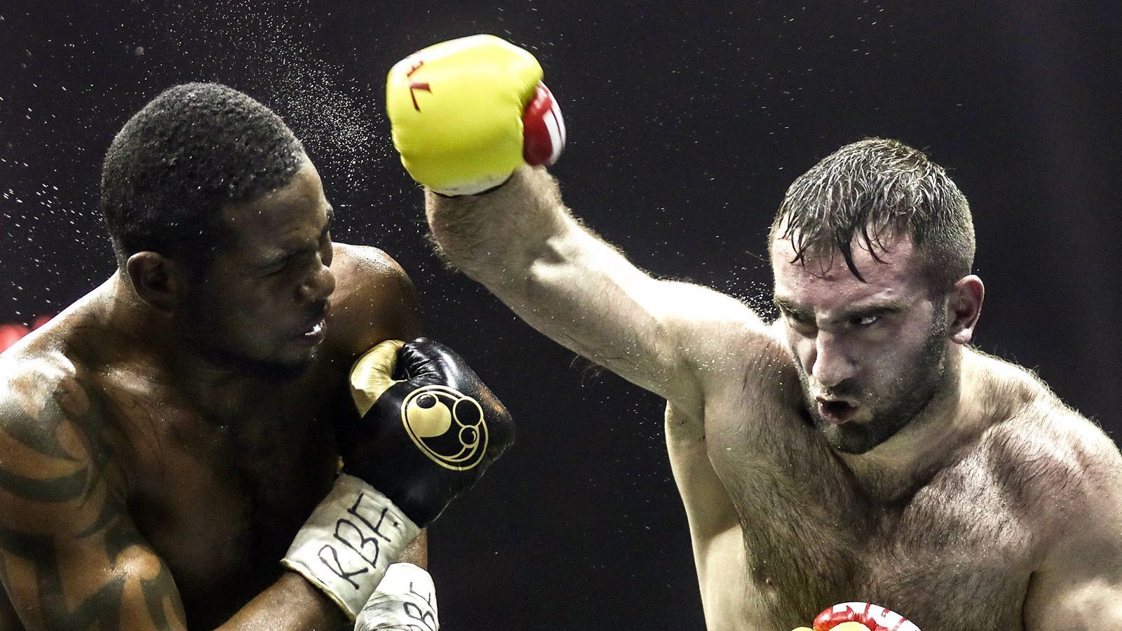 
                <strong>Murat Gassiev: "Iron" mischt das Cruisergewicht auf</strong><br>
                Im Februar kam ein weiterer Gürtel dazu: Im Halbfinale der World Boxing Super Series knockte Gassiev den bisher ebenfalls ungeschlagenen WBA-Champion Yunier "The KO Docotor" Dorticos in der zwölften Runde aus.
              