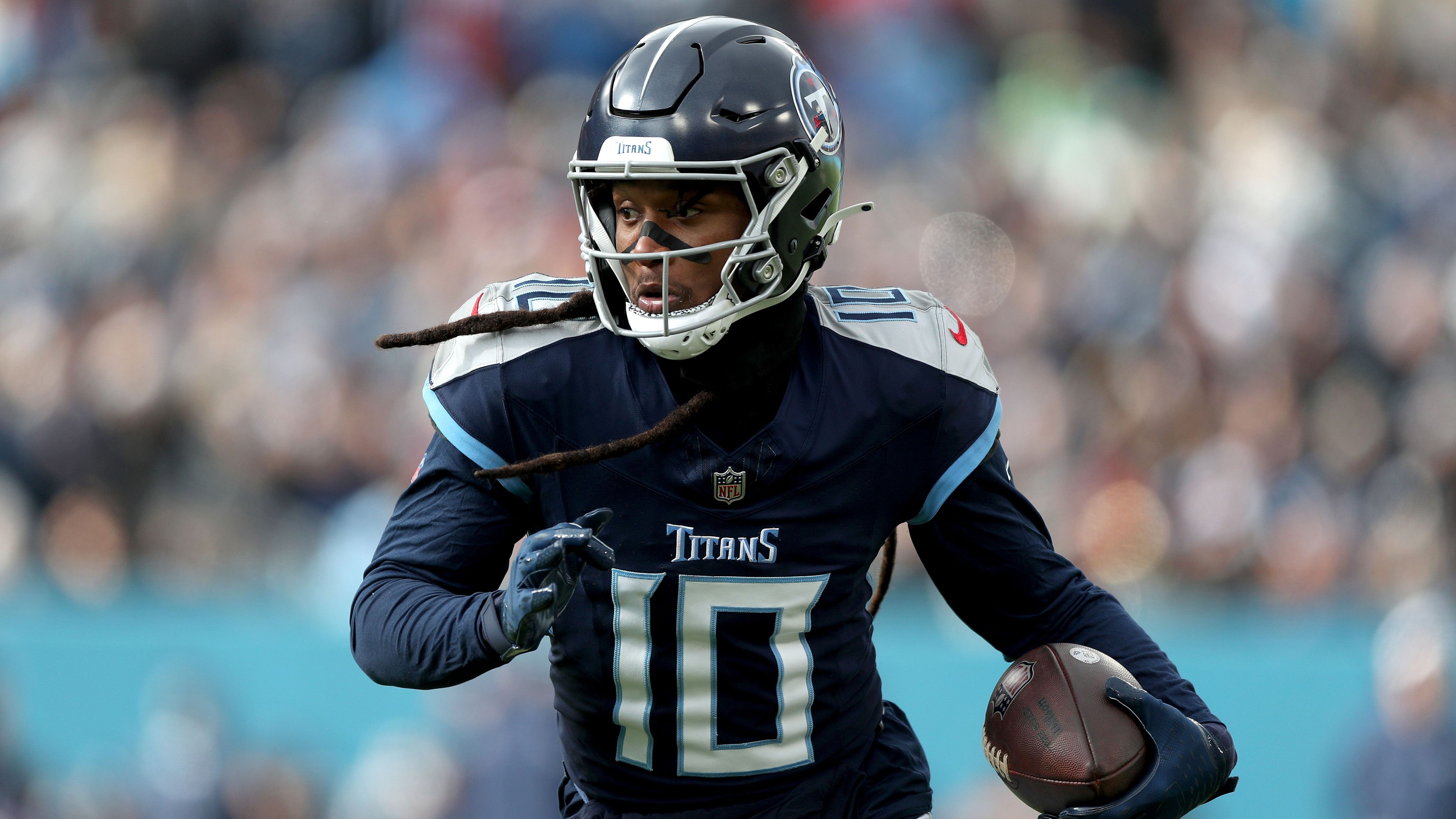 <strong>Titans: Ausblick</strong><br>Nicht so leicht. Die Division ist - abgesehen von den Texans im Win-Now-Modus - relativ ausgeglichen. Jacksonville hatte 2023 Probleme, dort steht dieses Jahr vermutlich einiges auf dem Prüfstand. Die Saison der Colts dürfte mit QB Anthony Richardson stehen und fallen. Die Titans haben das Potenzial, um Platz zwei mitzuspielen. Dafür müssen die Rädchen aber früh ineinander greifen.