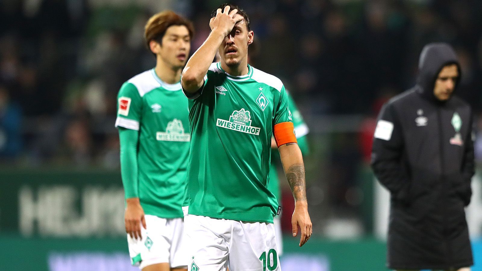 
                <strong>Werder Bremen</strong><br>
                Dem furiosen Start der Bremer folgte eine ernüchternde restliche Hinrunde. Der Mannschaft von Trainer Florian Kohfeldt ging gerade zum Ende hin die defensive Stabilität verloren. Max Kruse kann in seiner derzeitigen Form den Angriff auch nicht so lenken, dass Werder einfach einen Treffer mehr als der Gegner erzielt. In der Offensive fehlt häufig schlichtweg auch der Abnehmer. Kohfeldt dürfte zudem darauf hoffen, dass Philipp Bargfrede bald genesen ist und die Statik im Mittelfeld verbessert.
              