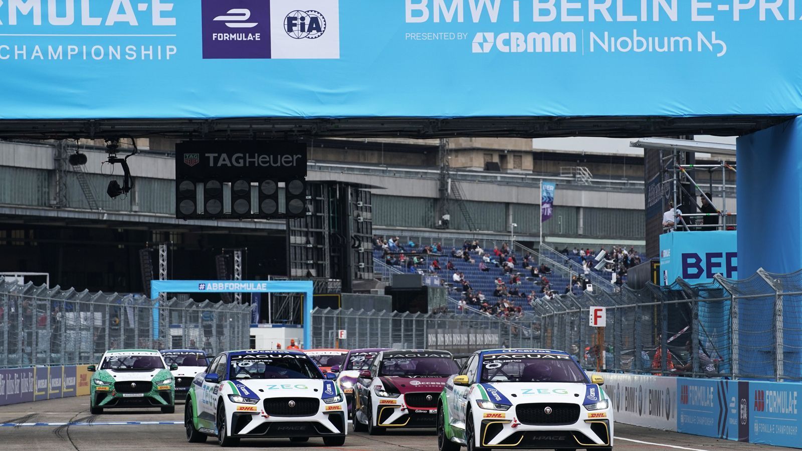 
                <strong>Berlin (20. Juni 2020)</strong><br>
                Gastspiel in Deutschland, aber keines in der Innenstadt, sondern auf dem stillgelegten Flughafen Tempelhof. Der Kurs ist 2,277 Kilometer lang und bietet mit langen Geraden und technischem Anspruch einen abwechslungsreichen Mix.
              