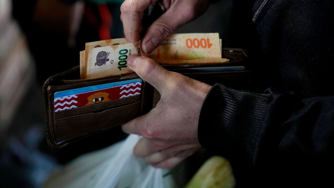 12,4 Prozent Teuerungsrate in einem Monat und eine Inflationsrate bei 124,4 Prozent - Argentinien leidet.