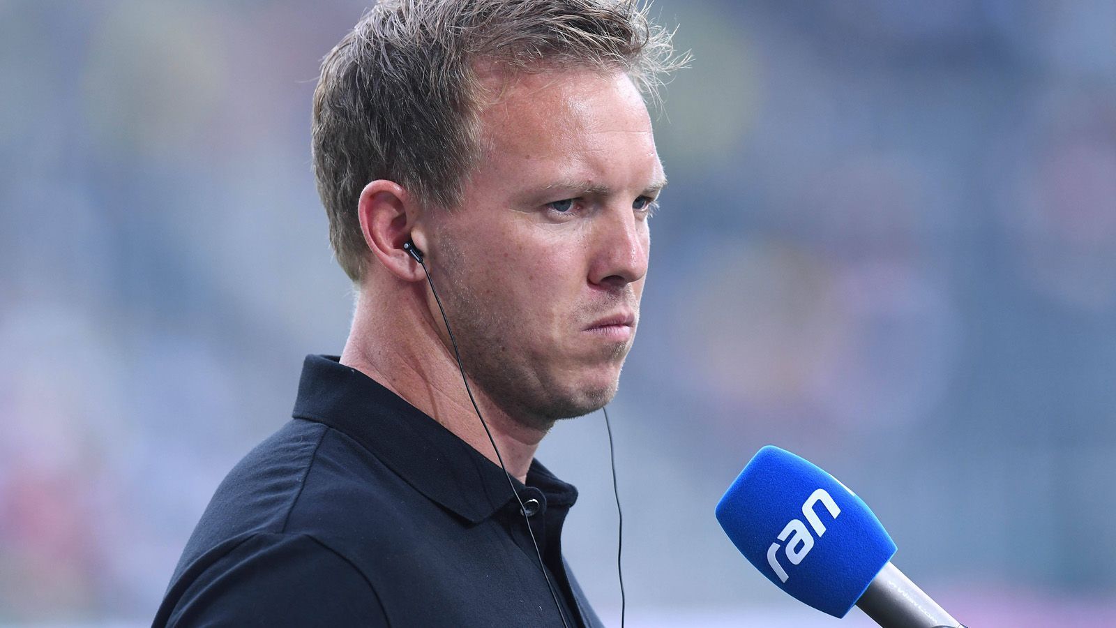 
                <strong>Auch Julian Nagelsmann schwächelt gegen Gladbach</strong><br>
                Nicht nur der FC Bayern, sondern auch Trainer Julian Nagelsmann ist nicht gerade ein Gladbach-Spezialist: Von 13 Pflichtspielen gegen die Borussia gewann Nagelsmann nur drei. Dazu gab es für ihn sechs Remis und vier Niederlagen gegen Gladbach. Immerhin: Die Pokal-Abreibung im Oktober erlebte Nagelsmann wegen seiner Corona-Infektion nur aus dem "Homeoffice". Statistisch war es dennoch seine höchste Pflichtspiel-Niederlage im Profi-Bereich – gemeinsam mit einem 0:5 mit RB Leipzig gegen Manchester United.
              