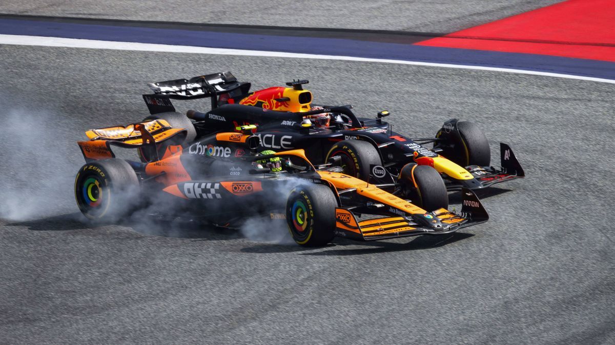 04 NORRIS Lando (gbr), McLaren F1 Team MCL38, 01 VERSTAPPEN Max (nld), Red Bull Racing RB20, action, during the Formula 1 Qatar Airways Austrian Grand Prix 2024, 11th round of the 2024 Formula One ...