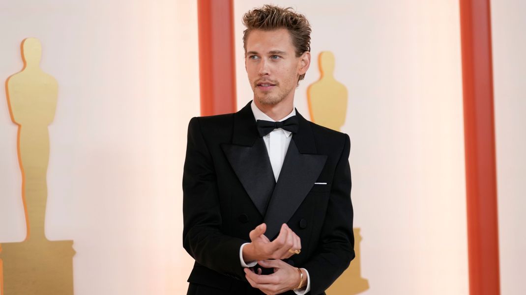 Austin Butler auf dem roten Teppich der Oscars 2023.