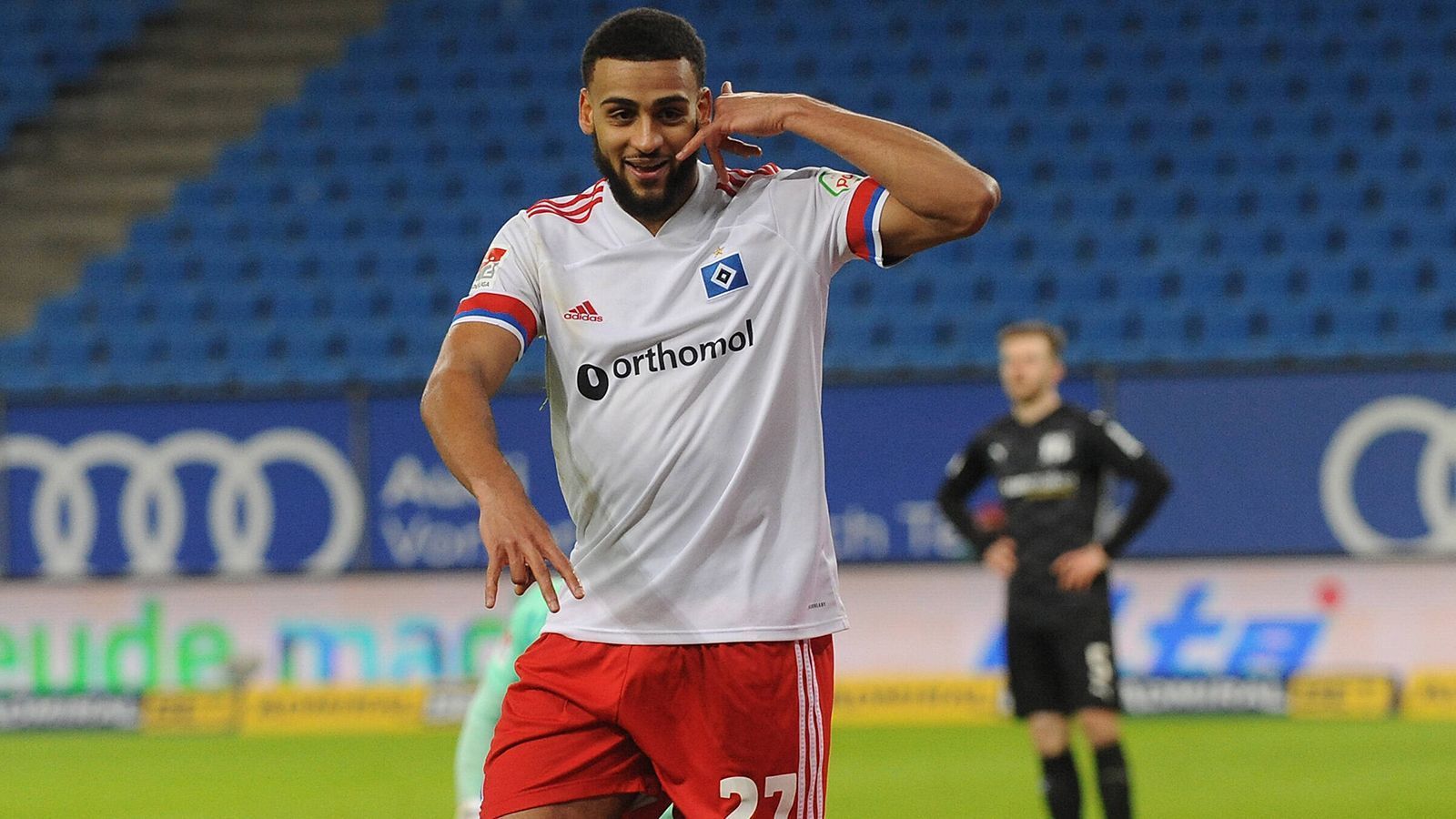 
                <strong>RV: Josha Vagnoman (Hamburger SV)</strong><br>
                Der U21-Europameister verpasst die Olympischen Spiele aufgrund eines Muskelfaserrisses und verbringt seine Zeit nun weder in Tokio, noch in der Saisonvorbereitung des HSV, sondern in der Reha. Der 20-Jährige hat in der vergangenen Saison einen großen Entwicklungsschritt gemacht und sich zum Stammspieler gearbeitet. Ist der Rechtsverteidiger fit und setzt sich seine Entwicklung fort, wird es schwer für die Liga-Konkurrenz, ihm diesen Platz streitig zu machen.
              