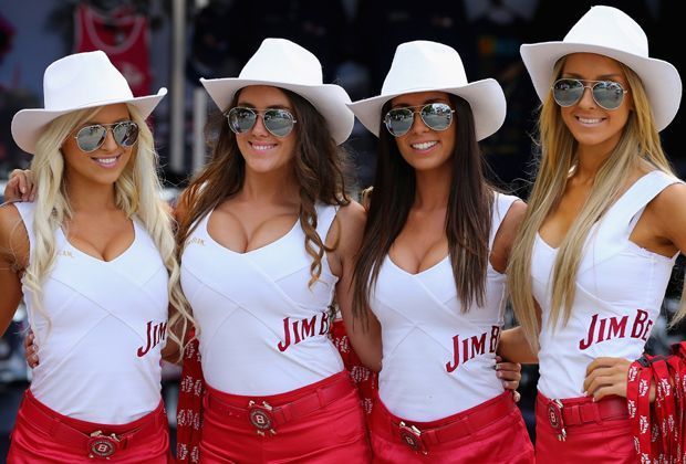 
                <strong>Sexy Formel 1</strong><br>
                Seit Jahren hat die Formel 1 auch neben der Strecke einiges zu bieten. Diese vier Girls ziehen sicherlich den ein oder anderen Blick auf sich.
              