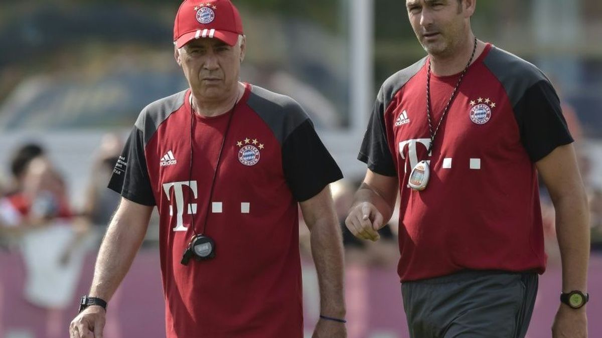 Bayern-Trainer Carlo Ancelotti (l.) und Paul Clement