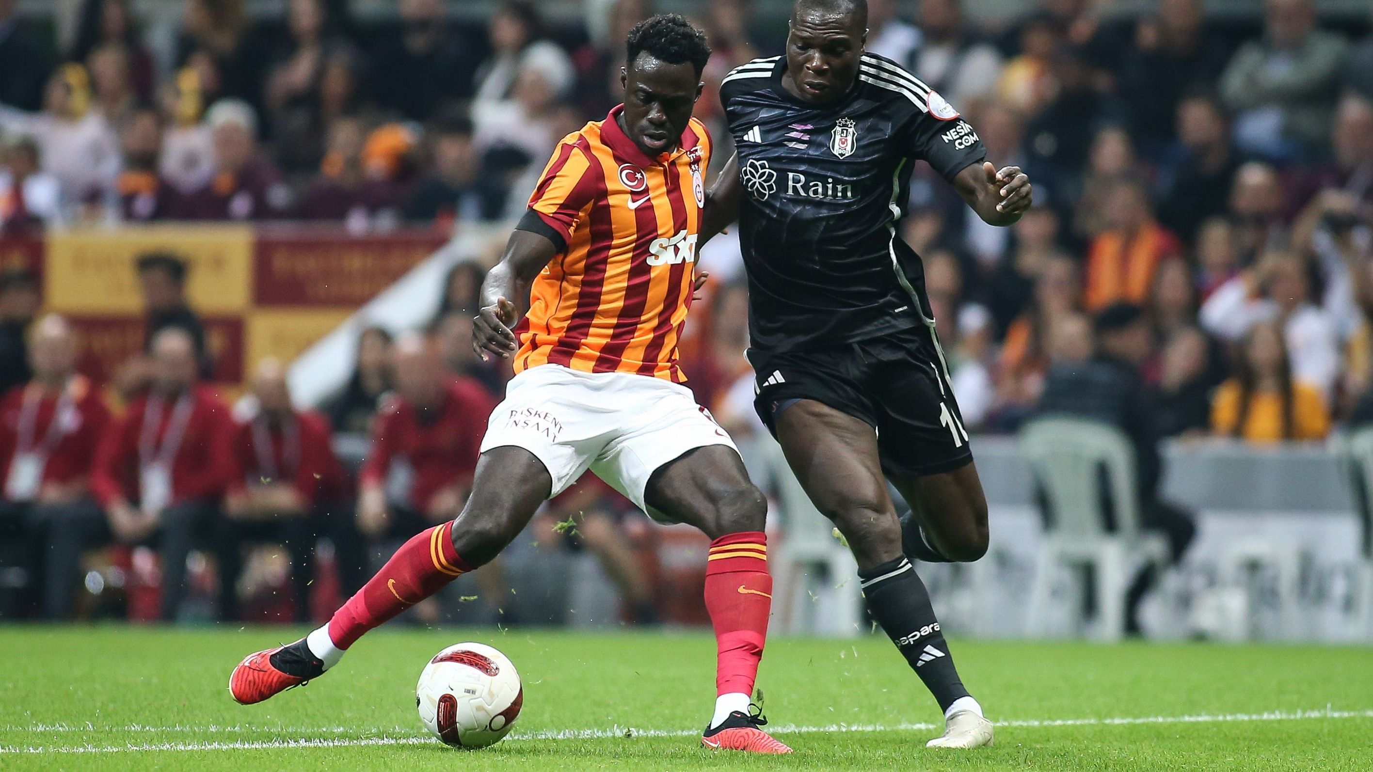 <strong>Davinson Sanchez</strong><br>Der Kolumbianer wechselte 2017 für über 40 Millionen Euro zu Tottenham und brachte es mit den Spurs auf insgesamt 143 Spiele in der Champions League. Seit diesem Sommer hält er Innenverteidiger bei Galatasaray hinten dicht.