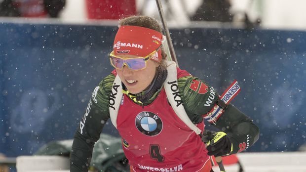 
                <strong>Biathlon</strong><br>
                Gar keine Frage: Auf Laura Dahlmeier ruhen die deutschen Hoffnungen. Nicht nur auf Medaillen, denn die siebenmalige Weltmeisterin wird im Grunde in jeder Disziplin mit Gold in Verbindung gebracht. Und neben der deutschen Biathlon-Queen? Ist in den Staffeln traditionell etwas drin, bei den Männern dürfen sich Arnd Peiffer, Benedikt Doll und Simon Schempp Hoffnungen aufs Podest machen. Auch wenn Massenstart-Weltmeister Schempp mit Formkrise und Rückenproblemen mehr Sorgenkind als Hoffnung ist. Klar ist: Sie müssen einen starken Tag erwischen, um vorne dabei zu sein.
              