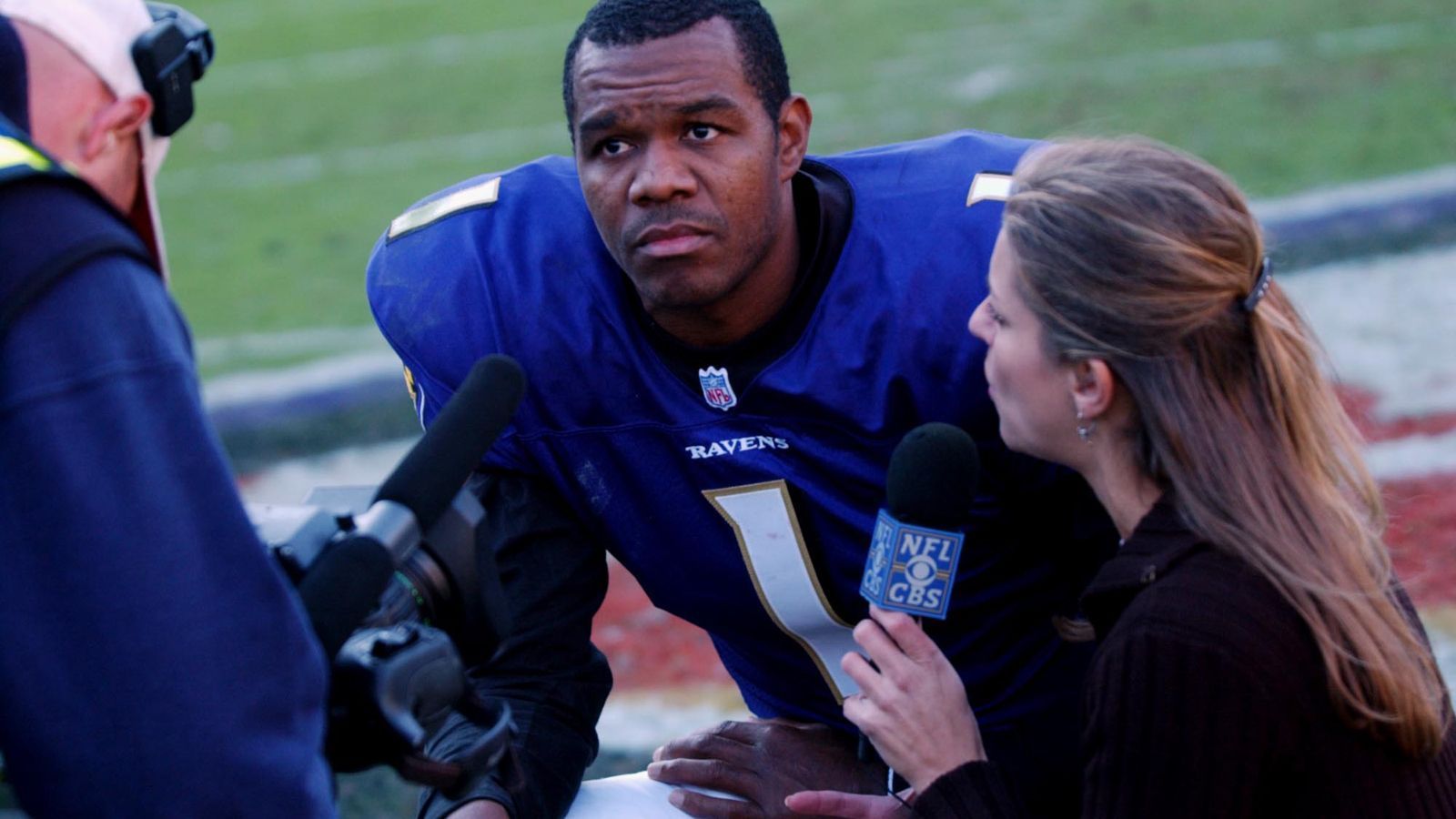 
                <strong>Randall Cunningham</strong><br>
                Nach elf Jahren bei den Philadelphia Eagles entschloss sich Cunningham 1995, seine Karriere zu beenden. 1997 gab er bei den Minnesota Vikings sein Comeback und spielte die beste Saison seiner Karriere. Im Anschluss lief der Quarterback noch für die Dallas Cowboys und Baltimore Ravens auf, ehe er 2002 endgültig Schluss machte.
              