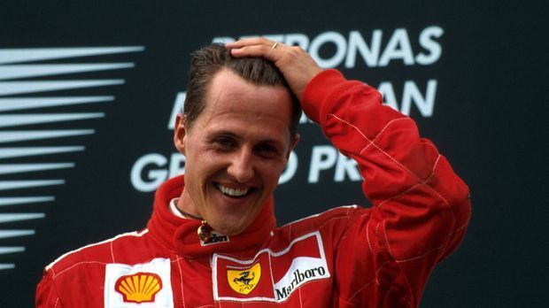 
                <strong>Michael Schumacher</strong><br>
                Formel-1-Rekordweltmeister Michael Schumacher wird im Jahr 2000 nach zwei Titeln mit Benetton erstmals Weltmeister mit Ferrari, vier seiner insgesamt sieben Titel folgen noch. Sohn Mick wird im März 2000 ein Jahr alt. Heute fährt er selbst in der Formel 3 und will in die Formel 1.
              