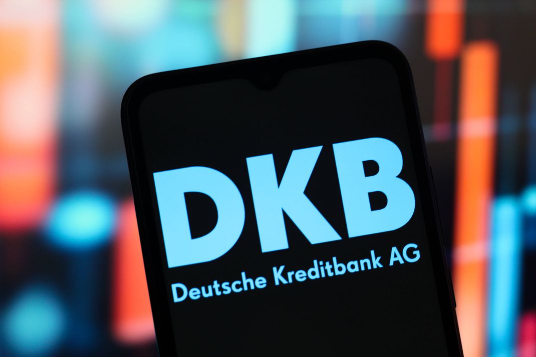 Zahlreiche DKB-Kund:innen konnten sich am Morgen nicht ins Online-Banking einloggen. (Symbolbild)