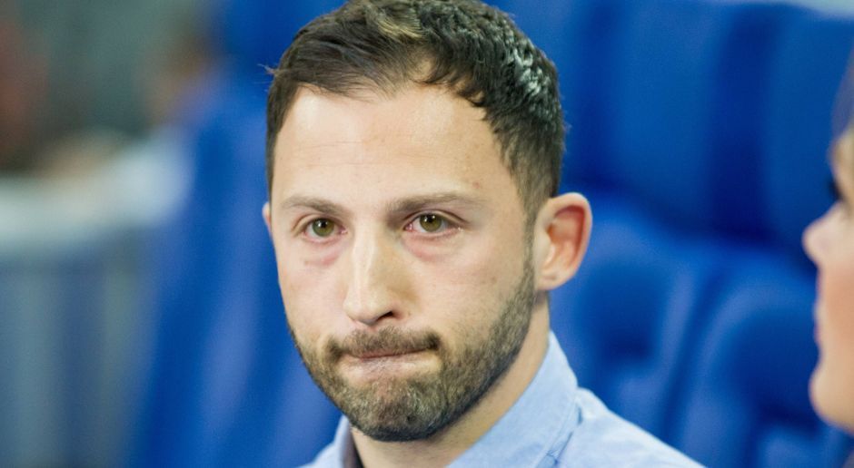 
                <strong>Domenico Tedesco</strong><br>
                Auf der anderen Seite startete Tedesco in dieser Saison auf bemerkenswerte Art und Weise auf Schalke durch, steuert auf die Vizemeisterschaft zu. Aber auch er hat einen Vertrag, der sogar noch bis 2021 läuft. Ein Wechsel ist wie bei Nagelsmann eher unwahrscheinlich.
              