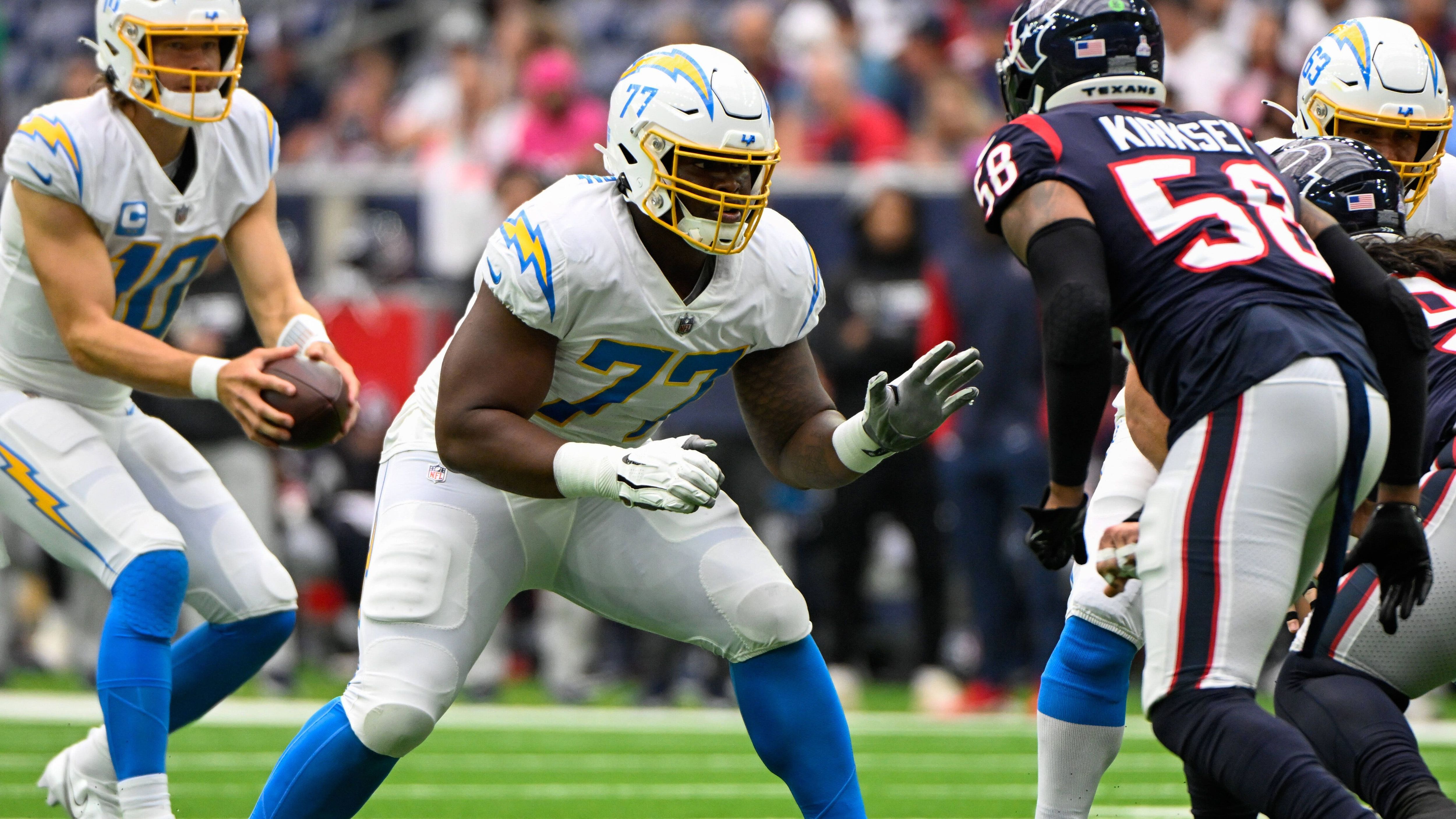 
                <strong>AFC West: Los Angeles Chargers - Guard Zion Johnson</strong><br>
                Guard Zion Johnson ist ein weiterer Spieler, der zu Beginn seiner Rookie-Saison in Los Angeles ein wenig zu kämpfen hatte, aber im Laufe der Spielzeit vielversprechende Ansätze zeigte. In den letzten sieben Spielen der Saison rankte "Pro Football Focus" den Erstrundenpick als zwölftbesten Spieler auf seiner Position. Besonders seine Run-Blocking-Skills machten im Saisonendspurt Mut auf einen weiteren Entwicklungssprung im zweiten Jahr für die Chargers. Gegen den Lauf sah das Portal Johnson in besagtem Zeitraum sogar als fünftbesten Spieler aller Guards der Liga.
              