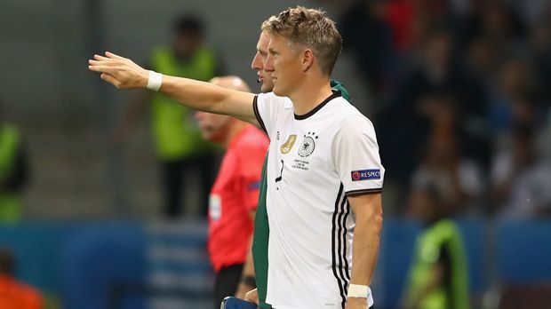 
                <strong>Bastian Schweinsteiger</strong><br>
                Bastian Schweinsteiger: Hätte sich sicherlich gewünscht, früher in die Partie zu kommen. Aber es sind weitere Einsatzminuten, die ihn näher an einen Platz in der Startelf bringen. ran-Note: 3
              