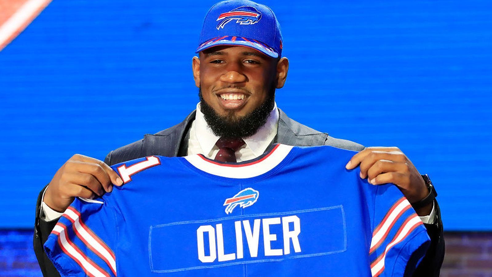 
                <strong>Die Draft Picks der Buffalo Bills (8)</strong><br>
                Pick 9: Ed Oliver (Foto/Houston, DT)Pick 38: Cody Ford (Oklahoma, G)Pick 74: Devin Singletary (Florida Atlantic, RB)Pick 96: Dawson Knox (Ole Miss, TE)Pick 147: Vosean Joseph (Florida, LB)Pick 181: Jaquan Johnson (Miami, S)Pick 225: Darryl Johnson Jr. (North Carolina A&T, DE)Pick 228: Tommy Sweeney (Boston College, TE)
              