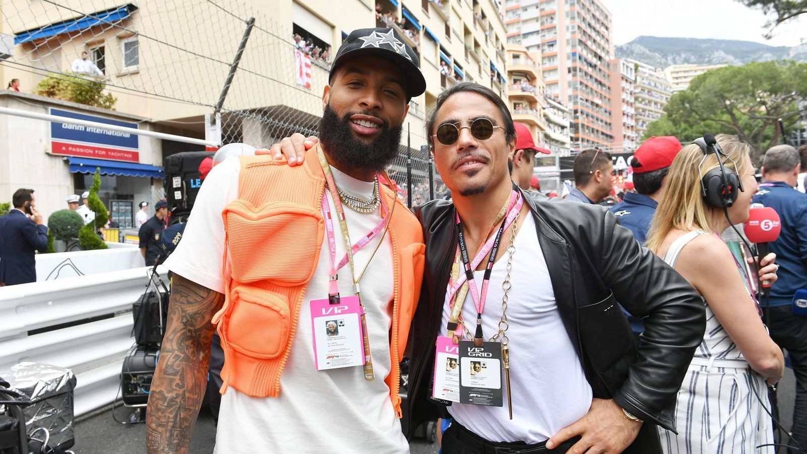 
                <strong>Mit OBJ in Monaco</strong><br>
                Mit Super-Bowl-Sieger Odell Beckham Junior posierte Salt Bae 2016 beim Formel-1-Rennen in Monaco. Mehr Glamour geht kaum.
              