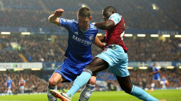 
                <strong>Gary Cahill (FC Chelsea)</strong><br>
                Gary Cahill wechselte 2012 von den Bolton Wanderers zum FC Chelsea. Zusammen mit John Terry bildet er das Rückgrat seines Teams, das bisher die wenigsten Gegentore der Liga zuließ.
              