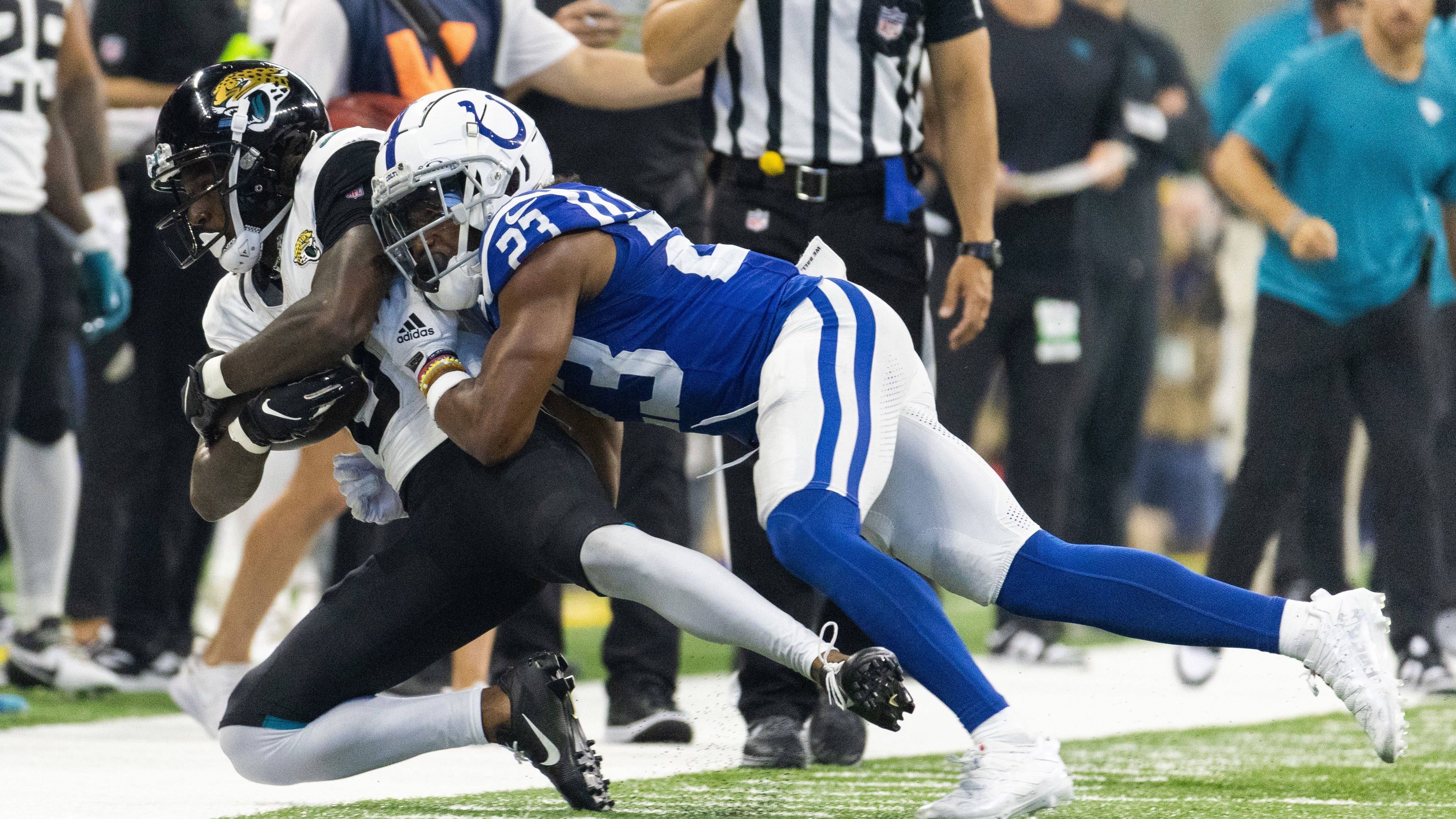 <strong>Indianapolis Colts: Passverteidigung</strong><br>Seit dem Abgang von Stephon Gilmore sind die Colts auf Defensive Back dünn besetzt. Starter Dallis Flowers und Kenny Moore auf Cornerback sowie Justin Blackmon und Rodney Thomas auf Safety spielen bisher keine sonderlich gute Saison, sodass die Colts mit 250,7 zugelassenen Passing Yards pro Spiel auf Rang 23 liegen.&nbsp;